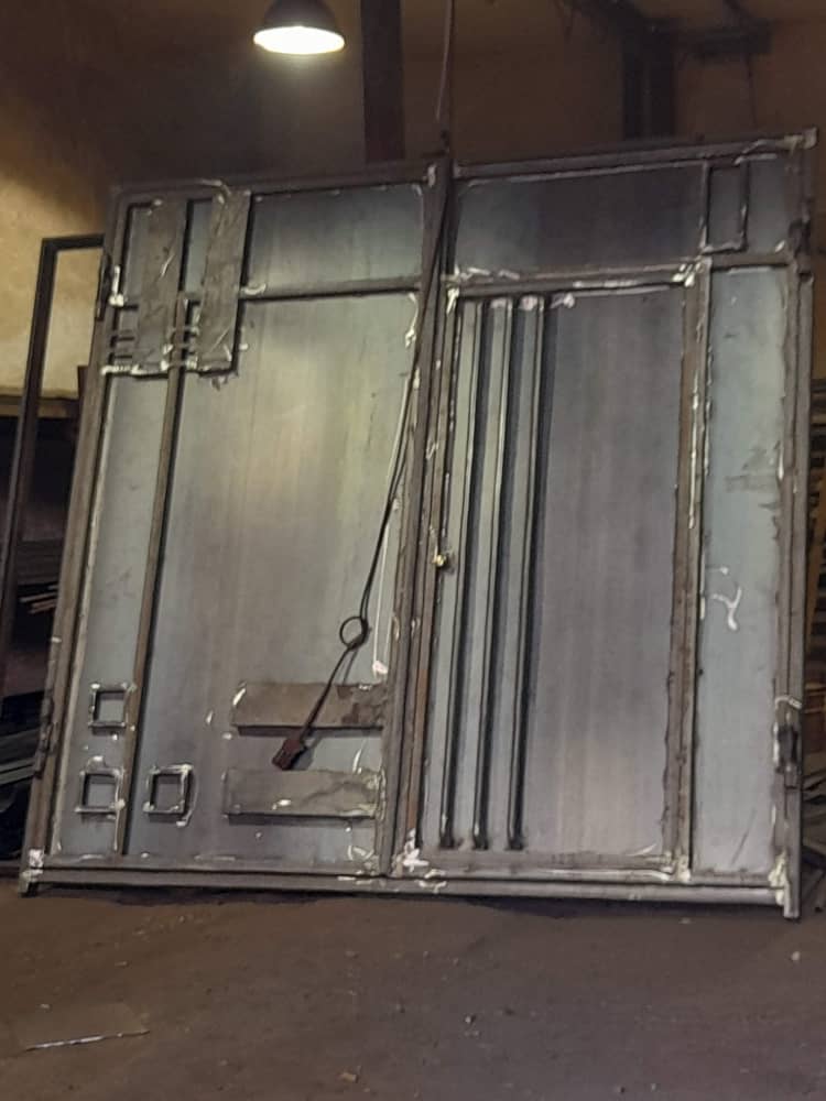 خدمات درب و پنجره سازی آهنی یزدانی